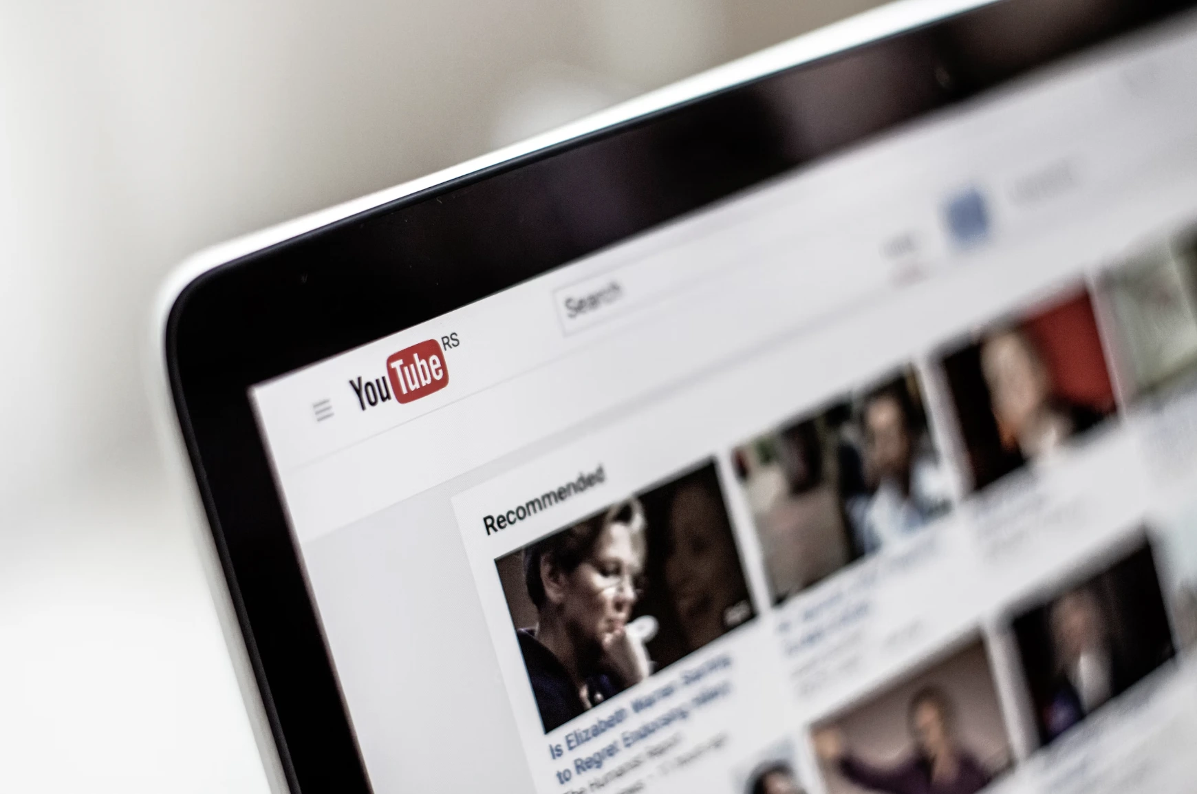 Hakerzy szantażują YouTuberów, zmuszając ich do rozpowszechniania złośliwego oprogramowania