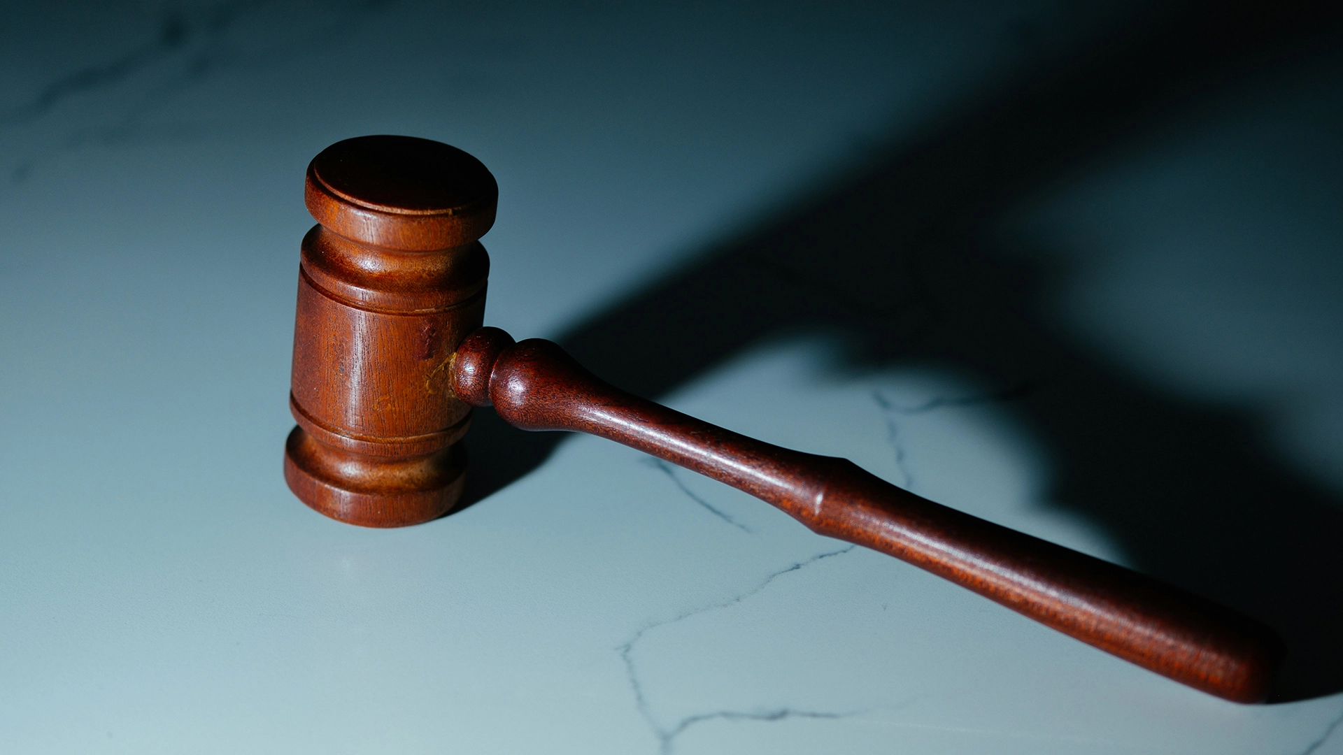 Sędzia wydaje werdykt na korzyść Anthropic na wczesnym etapie procesu o prawa autorskie do muzyki AI