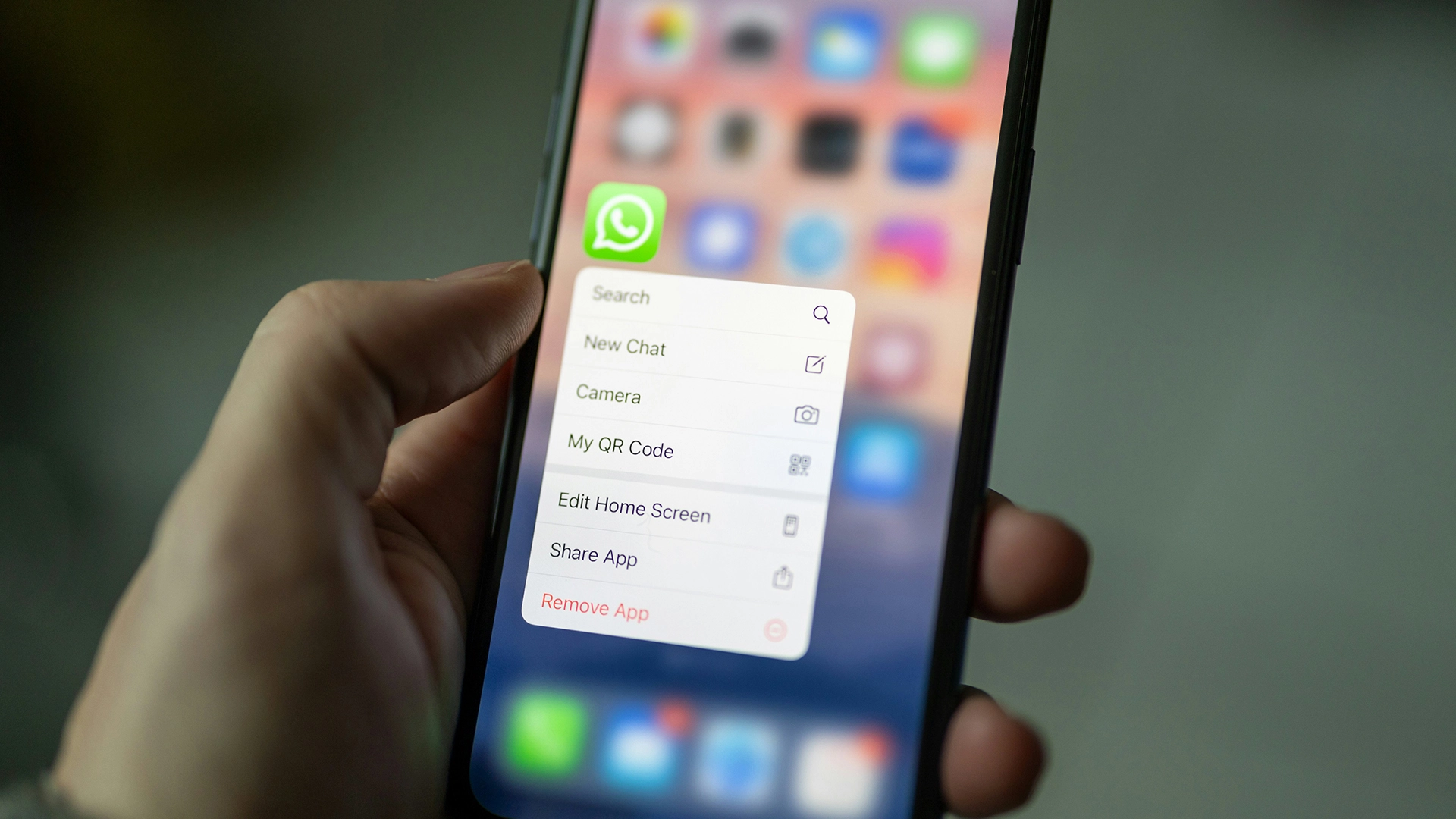Tanie telefony mają zainstalowaną podróbkę WhatsApp, która kradnie kryptowaluty