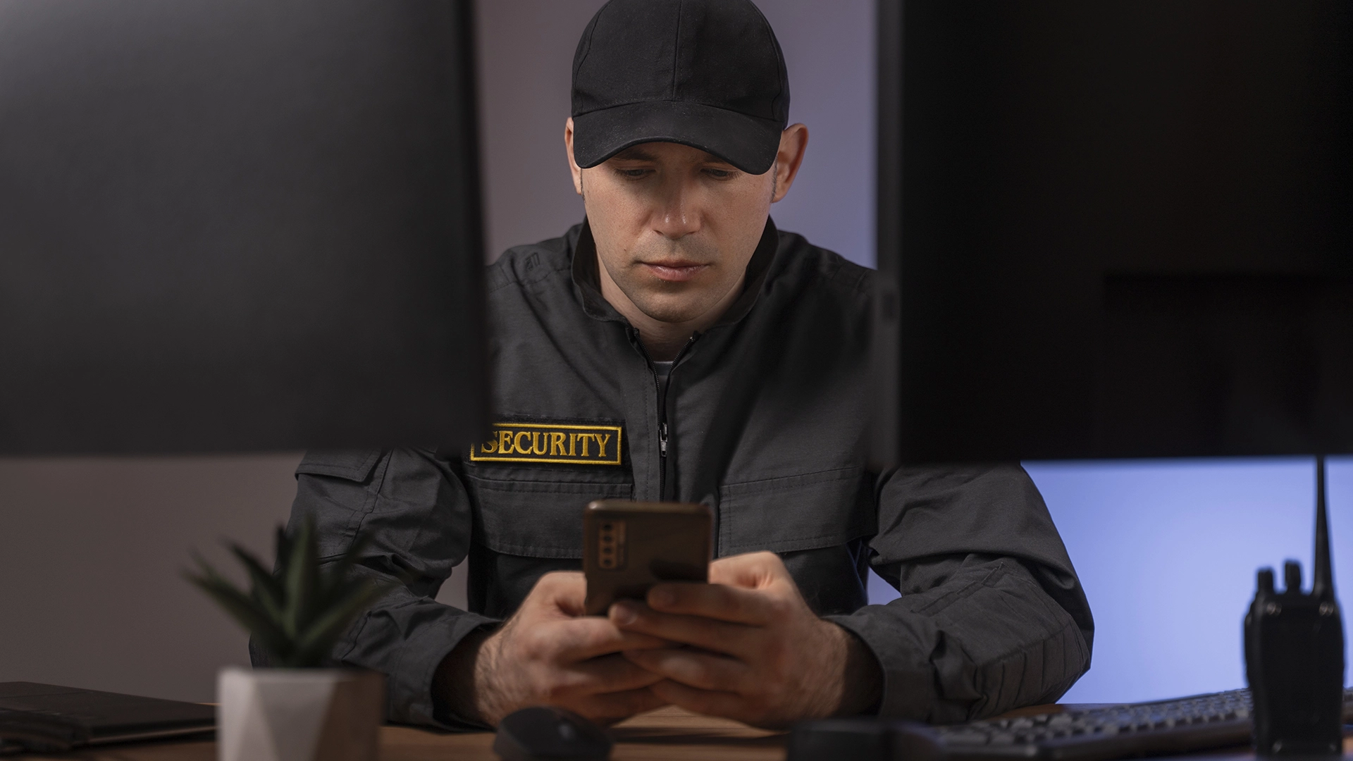 Policja Korzysta z Botów AI, Aby Udawać Ofiary Handlu Ludźmi w Internecie