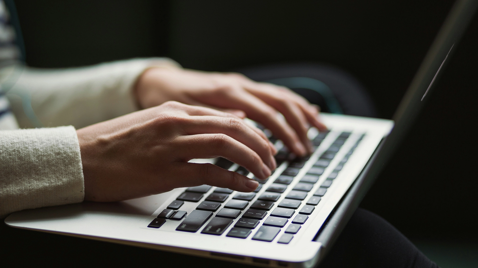 Platforma do Pisania NanoWriMo Zamknięta w Obliczu Kontrowersji związanych z AI i Moderacją Treści