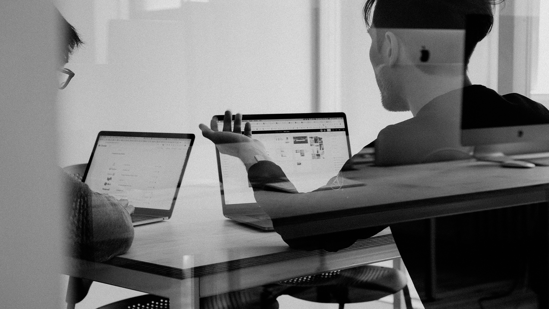 OpenAI ma zamiar nabyć firmę byłego projektanta Apple za 6,5 miliarda dolarów.