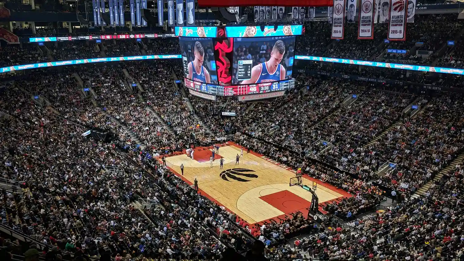 Platforma do Zakładów Kalshi Emituje Reklamę Całkowicie Wygenerowaną przez AI podczas Finałów NBA