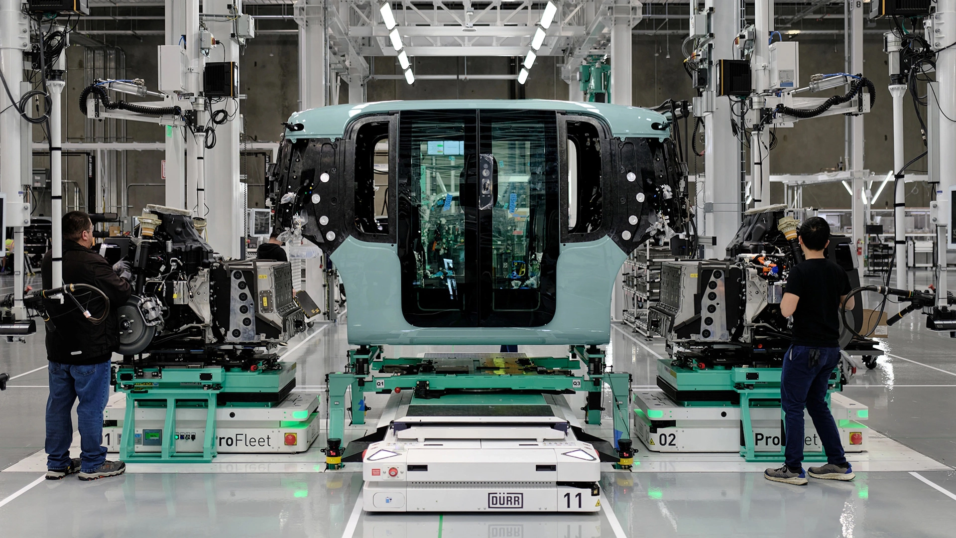 Amazon’s Zoox otwiera pierwszą amerykańską fabrykę seryjnej produkcji robotaxi.