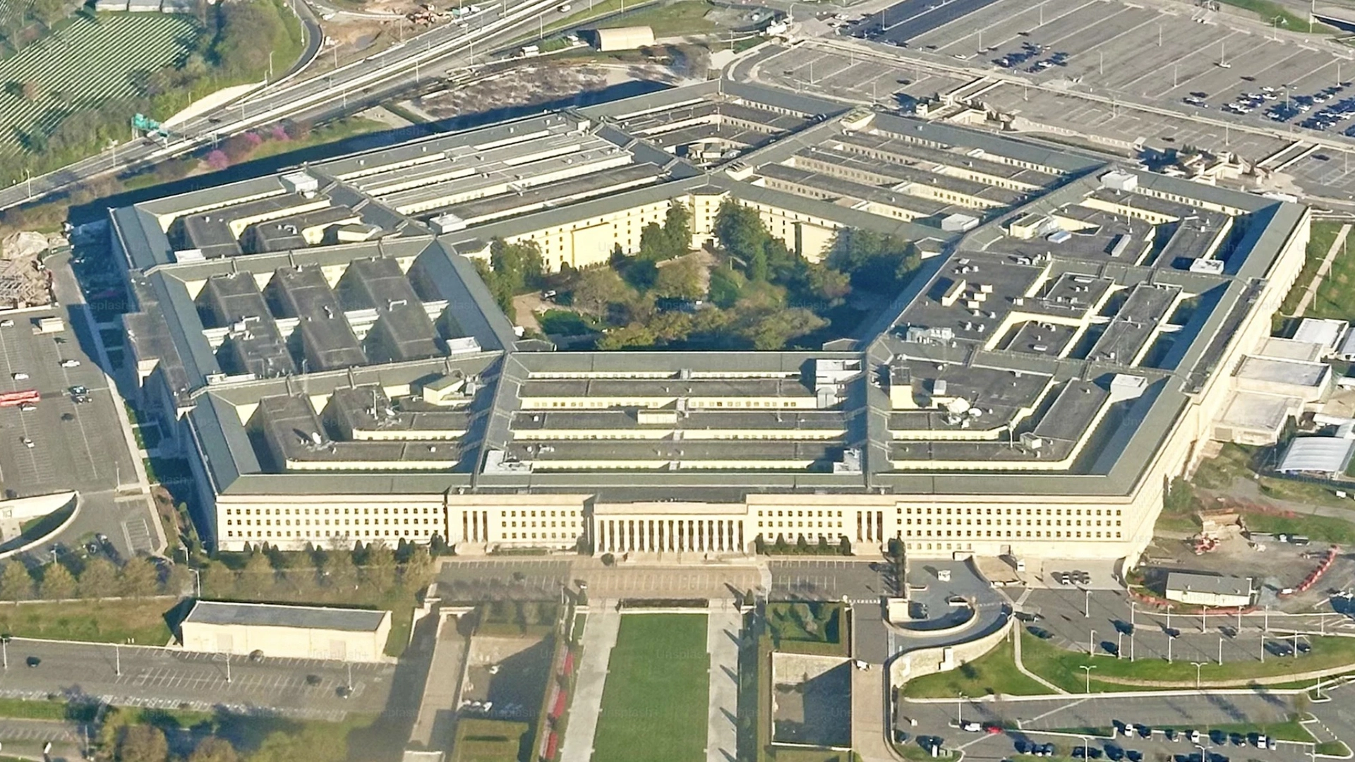 Pentagon Przyznaje Gigantom AI Kontrakty Warte Do 200 Milionów Dolarów, aby Zwiększyć Wojskową Technologię