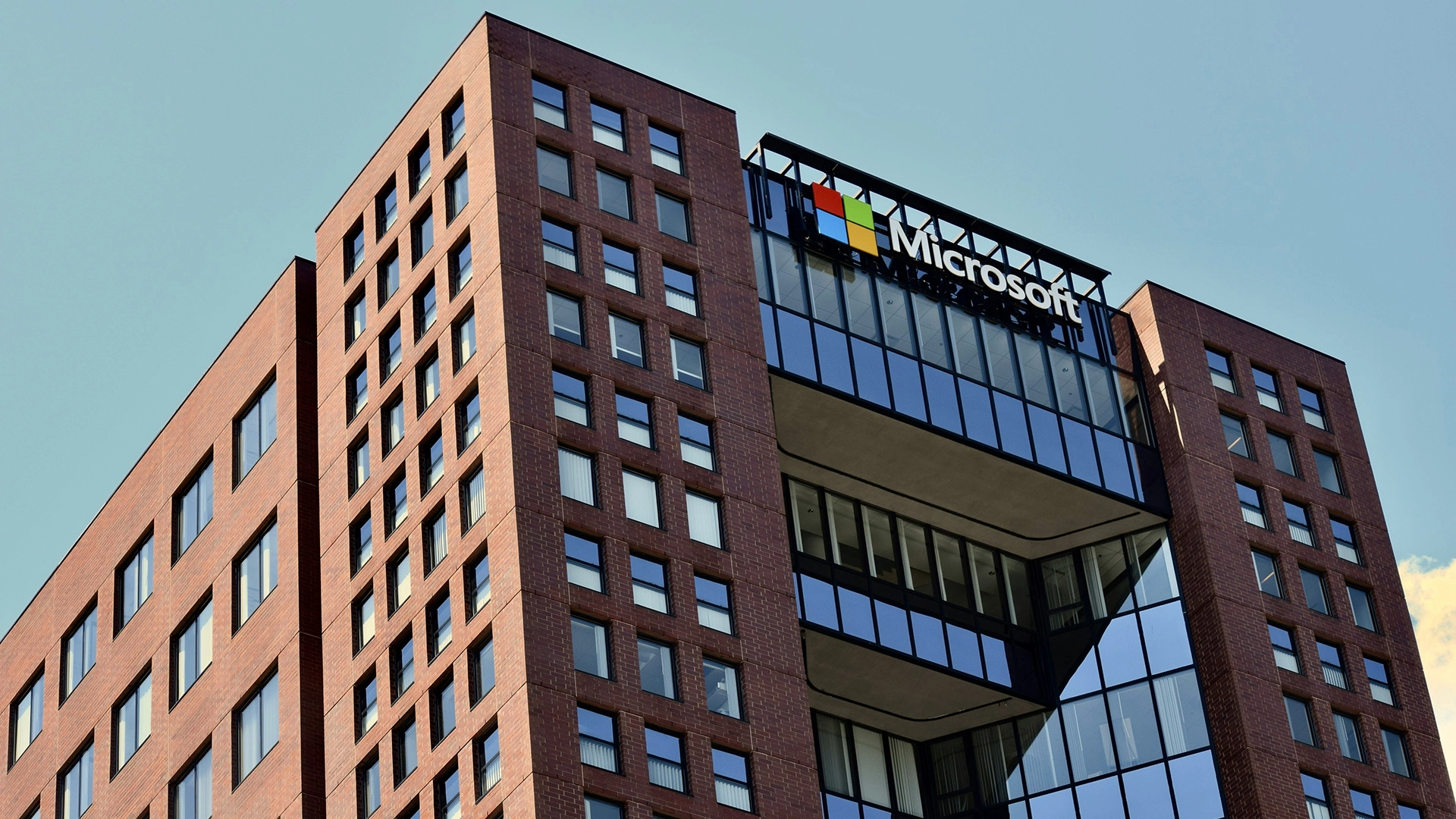 Microsoft Zamierza Zwolnić 9,000 Pracowników, Czyli Około 4% Siły Roboczej