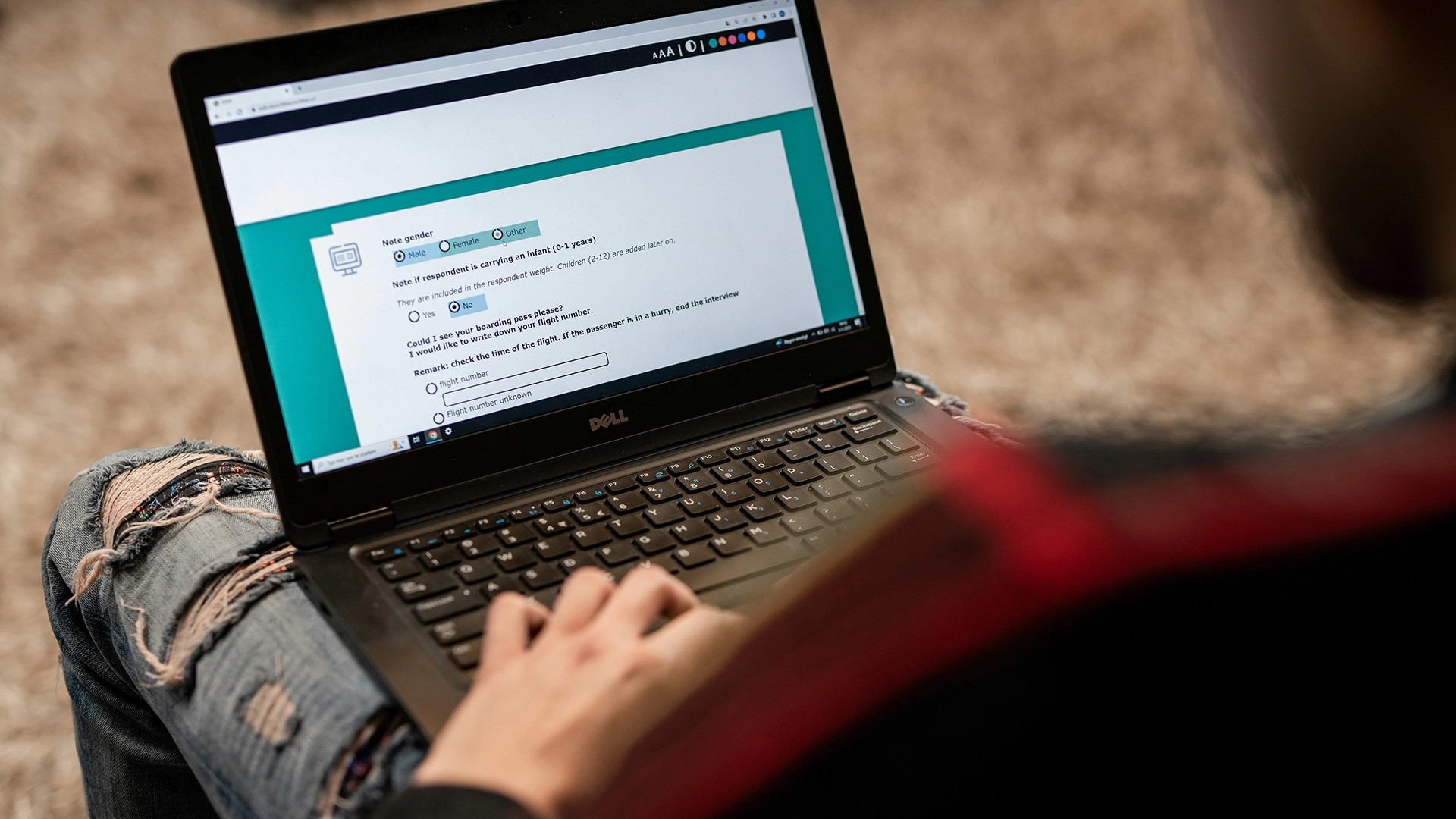 Badania Wykazują, że Prawie Połowa Odpowiedzi w Ankietach Online Może Pochodzić od Sztucznej Inteligencji