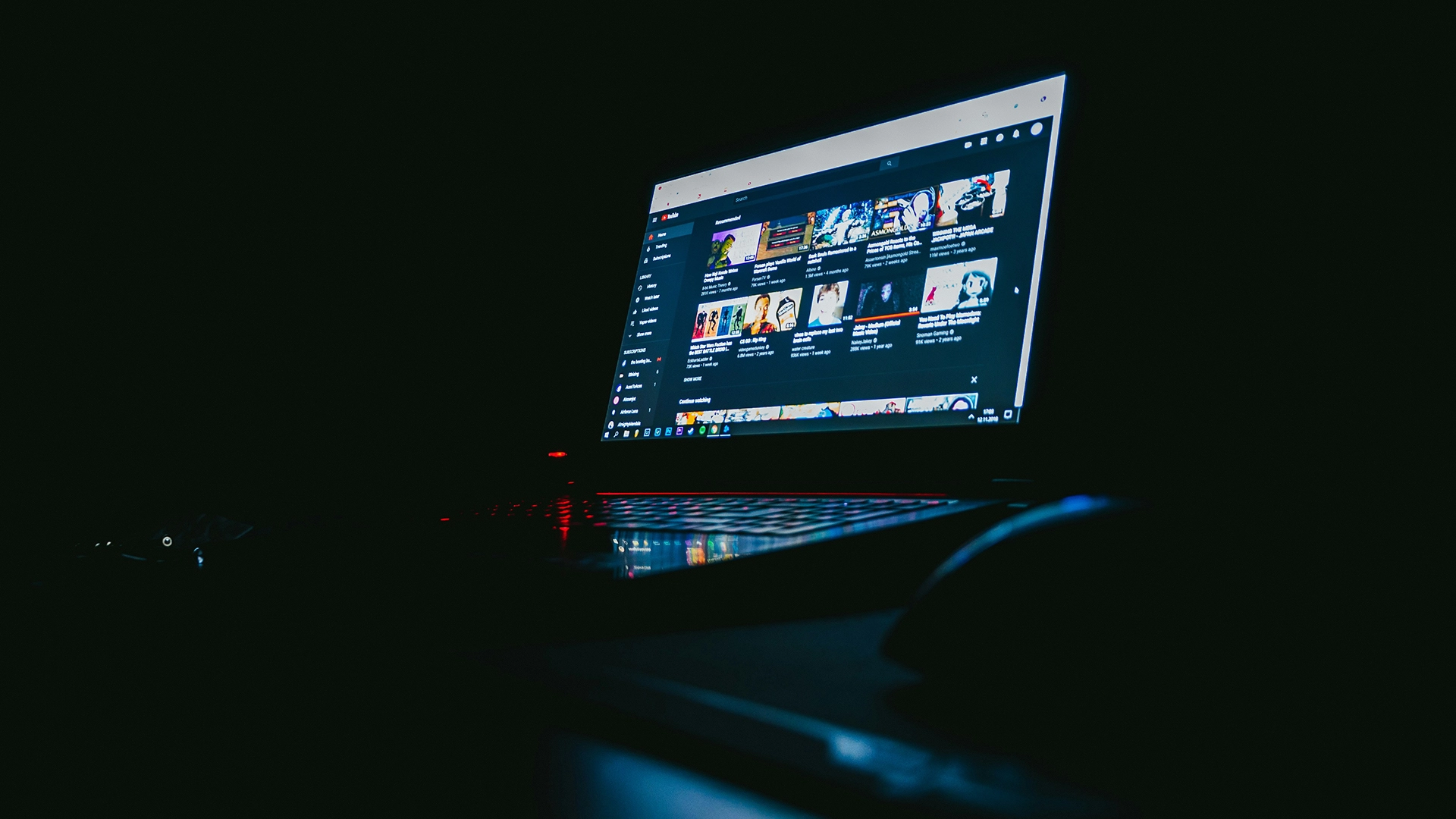 YouTube Potajemnie Wykorzystał AI do Modyfikacji Filmów Twórców Bez Ich Zgody